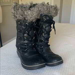 Sorel winter boots Black Fur Trim Waterproof Rubber with Quilted shaft size 8